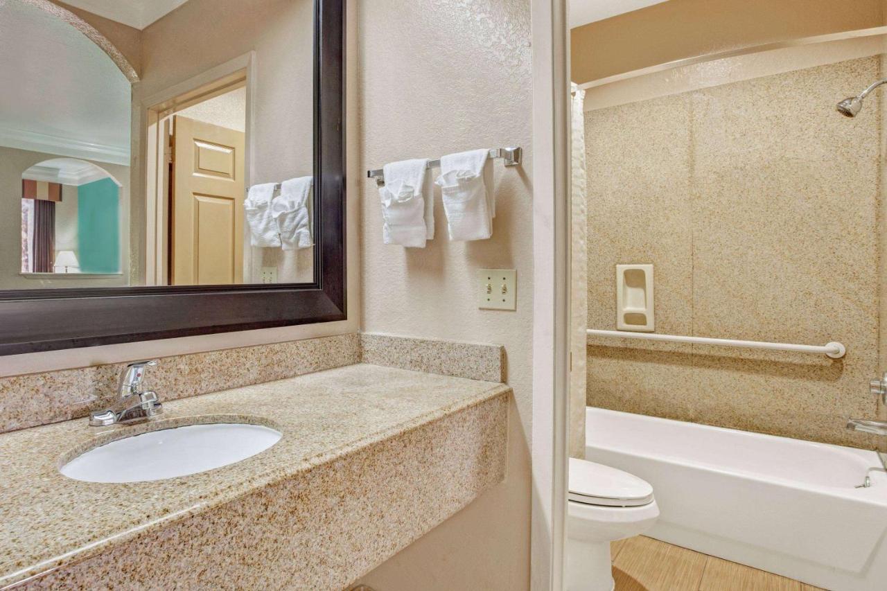 Super 8 by Wyndham Galveston Hotell Eksteriør bilde