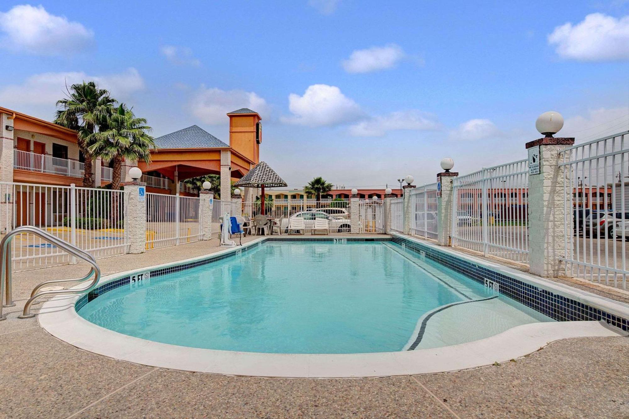 Super 8 by Wyndham Galveston Hotell Eksteriør bilde