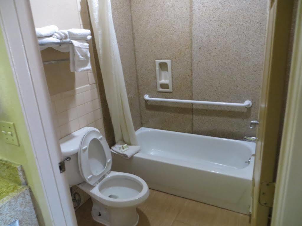 Super 8 by Wyndham Galveston Hotell Eksteriør bilde