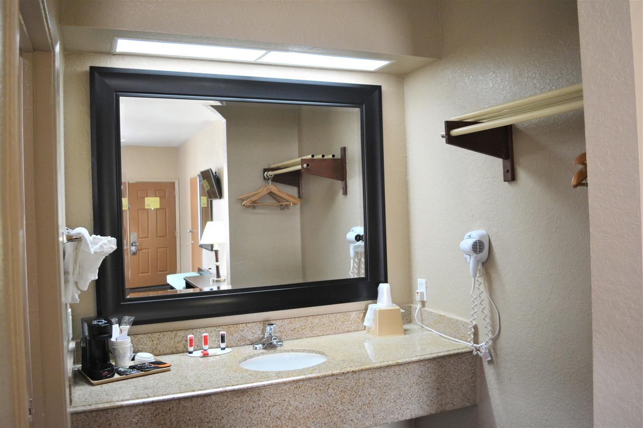 Super 8 by Wyndham Galveston Hotell Eksteriør bilde